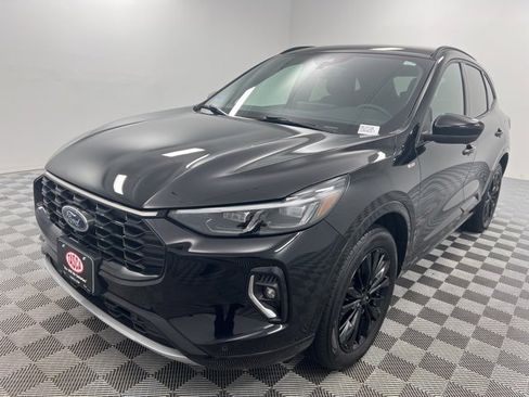 Used 2023 Ford Escape ST-Line Elite image 2