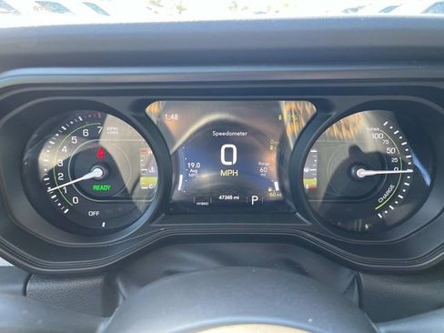Used 2024 Jeep Wrangler Unlimited Sahara AWD/4WD image 35