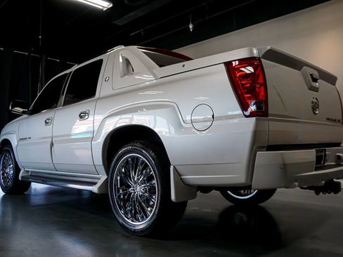 Used 2004 Cadillac Escalade EXT AWD/4WD image 64