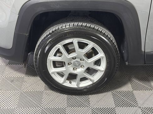 Used 2019 Jeep Renegade Latitude image 12