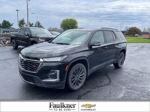 Used 2023 Chevrolet Traverse RS image 1