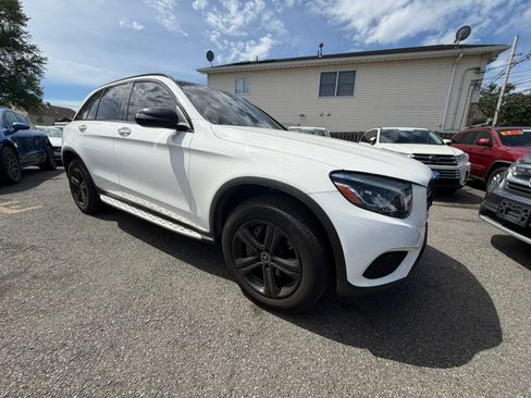 Used 2017 Mercedes-Benz GLC 300 4MATIC image 2