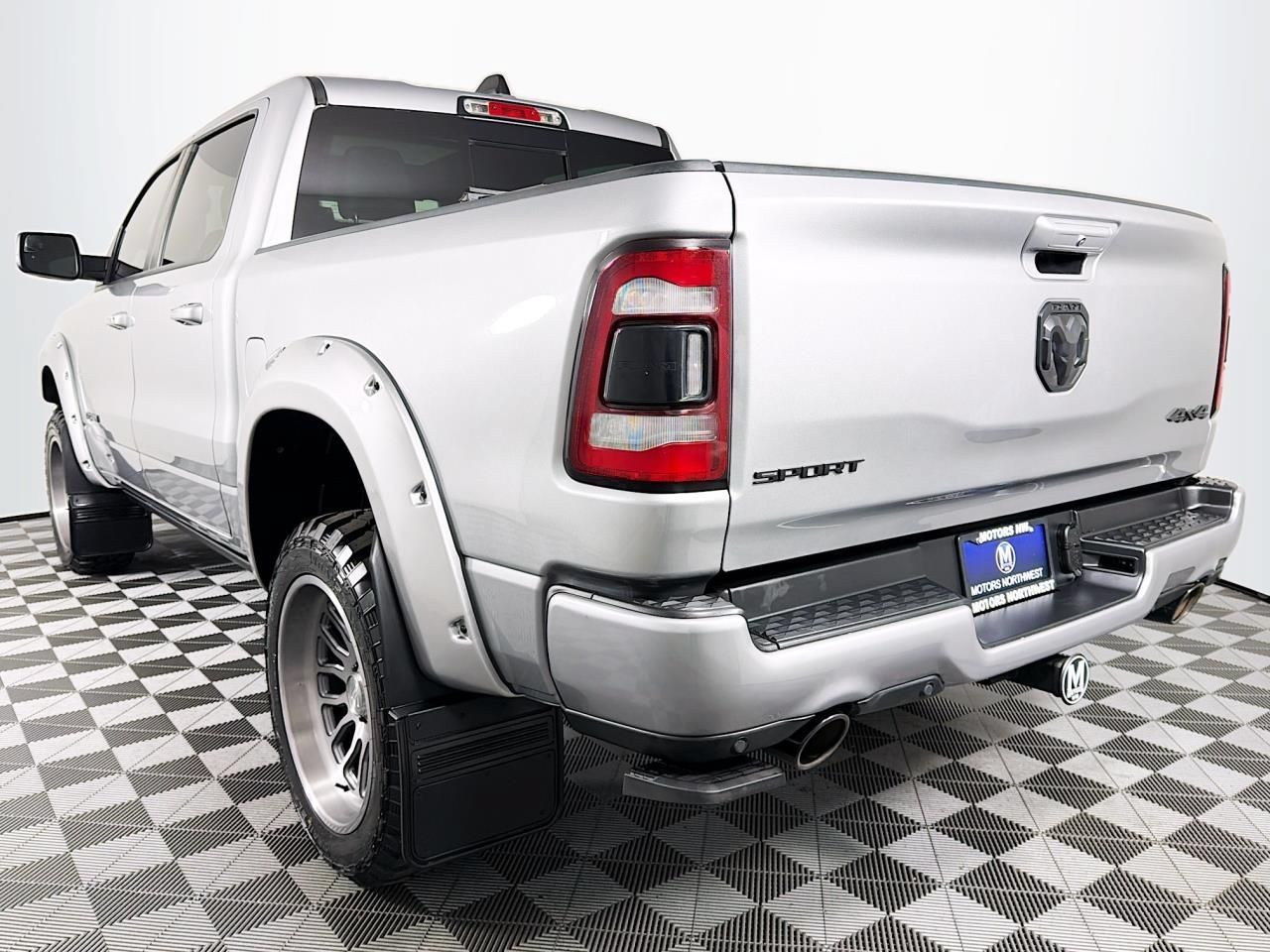 Used 2019 RAM 1500 Sport w/ Leather & Sound Group AWD/4WD image 9