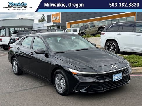 Used 2024 Hyundai Elantra SE FWD image 1