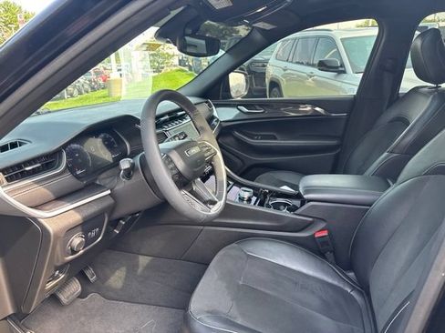 Used 2023 Jeep Grand Cherokee L Laredo AWD/4WD image 7