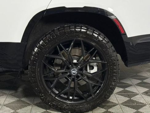 Used 2025 Land Rover Defender 130 X-Dynamic SE AWD/4WD image 14