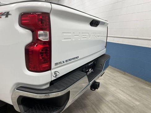 Used 2024 Chevrolet Silverado 3500 LT image 34