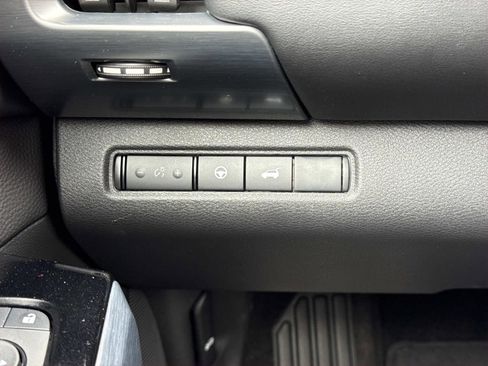 Used 2025 Nissan Pathfinder SL image 18