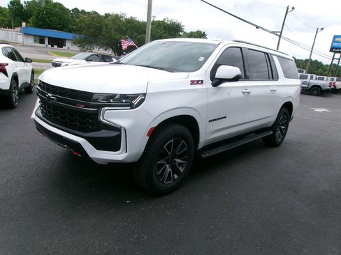 Used 2022 Chevrolet Suburban Z71 w/ Luxury Package AWD/4WD image 7