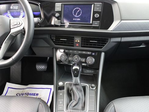 Used 2024 Volkswagen Jetta SE FWD image 20