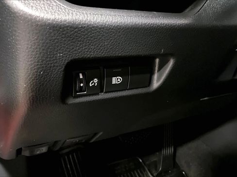 Certified 2022 Toyota RAV4 LE AWD/4WD image 32
