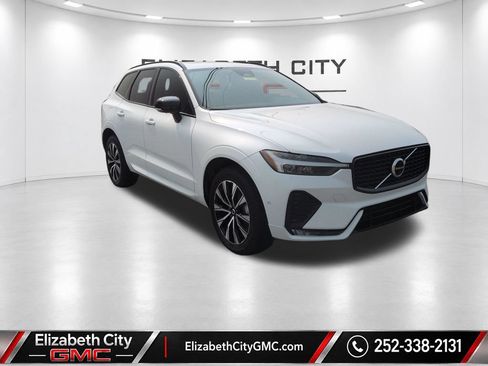 Used 2023 Volvo XC60 B5 Plus AWD/4WD image 3
