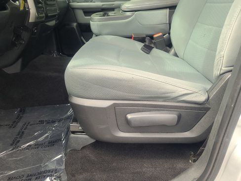 Used 2018 RAM 1500 Classic SLT AWD/4WD image 14