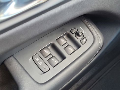 Certified 2024 Volvo XC60 T8 Ultimate w/ Protection Package Premier image 16