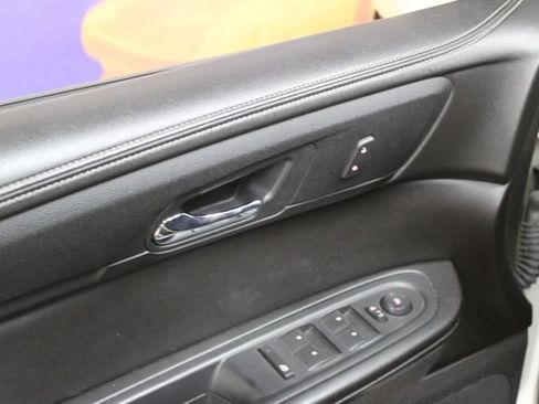 Used 2015 GMC Acadia SLE AWD/4WD image 13