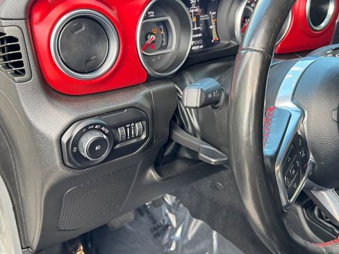 Used 2022 Jeep Wrangler Unlimited Rubicon w/ Cold Weather Group AWD/4WD image 14