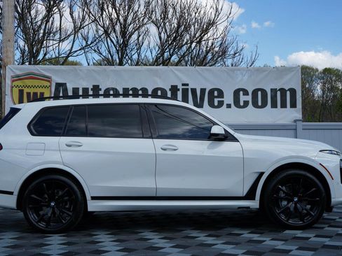 Used 2024 BMW X7 xDrive40i w/ M Sport Package AWD/4WD image 4