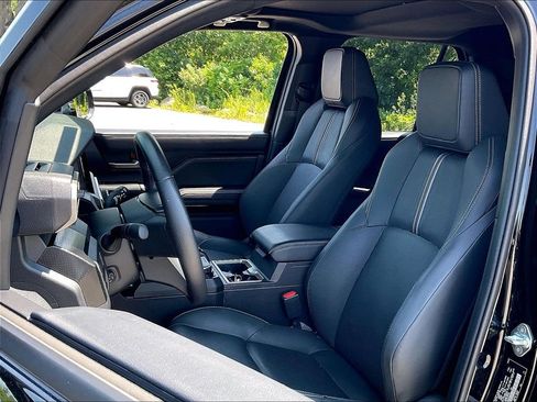 Used 2025 Toyota 4Runner Limited AWD/4WD image 9