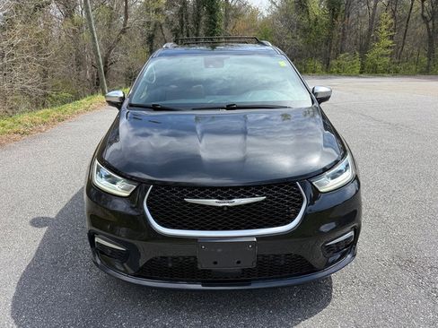 Used 2022 Chrysler Pacifica Pinnacle image 3