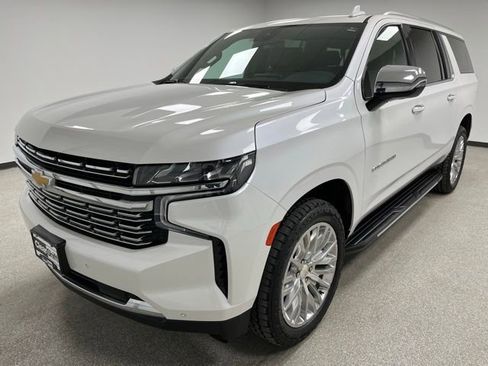 Used 2023 Chevrolet Suburban Premier AWD/4WD image 4