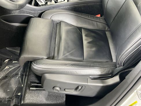 Used 2023 Volvo XC40 B5 Plus w/ Driver Assist Package image 19