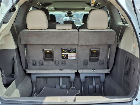 Used 2020 Toyota Sienna XLE FWD image 21
