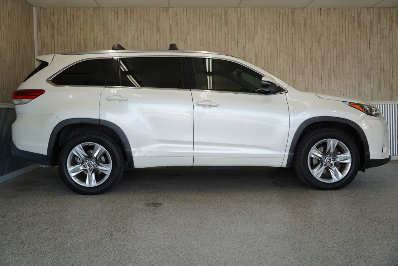 Used 2017 Toyota Highlander Limited FWD image 6