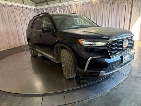 Used 2024 Honda Pilot Touring image 3