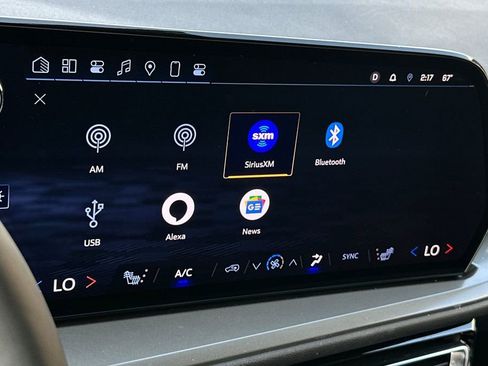 Used 2024 Chevrolet Traverse LT image 21