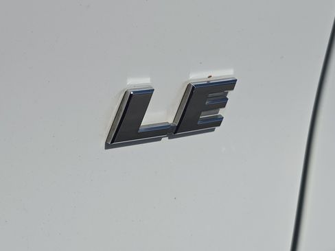 Used 2021 Toyota RAV4 LE image 5