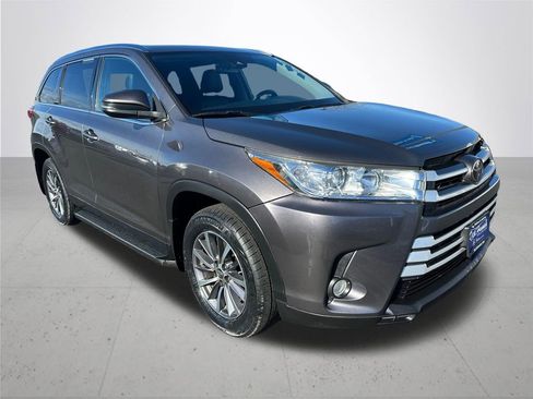 Used 2019 Toyota Highlander XLE image 5