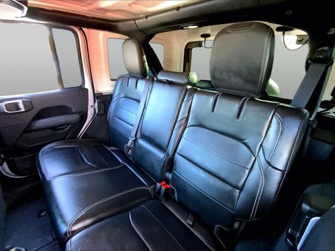 Used 2022 Jeep Wrangler Unlimited Sahara w/ Cold Weather Group AWD/4WD image 20