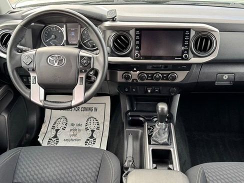 Used 2021 Toyota Tacoma SR5 w/ Trail Edition image 17