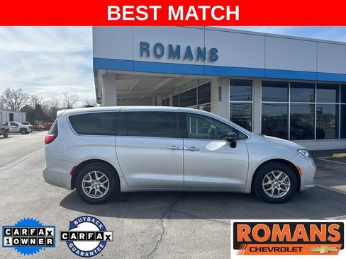 Used 2024 Chrysler Pacifica Touring-L FWD image 2