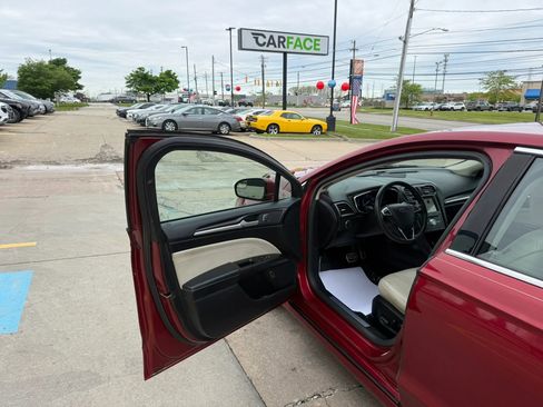 Used 2017 Ford Fusion Titanium FWD image 17