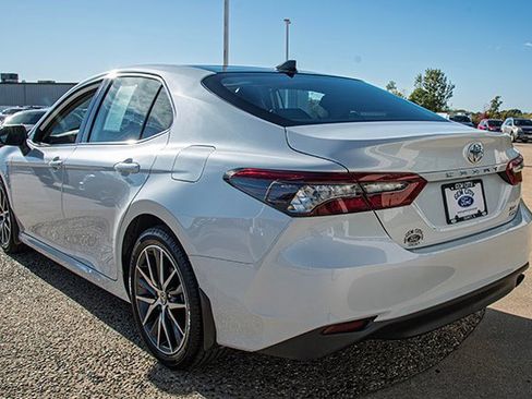 Used 2024 Toyota Camry XLE image 3