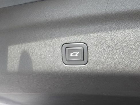 Used 2021 Cadillac Escalade Sport Platinum w/ LPO, ONYX Package image 39