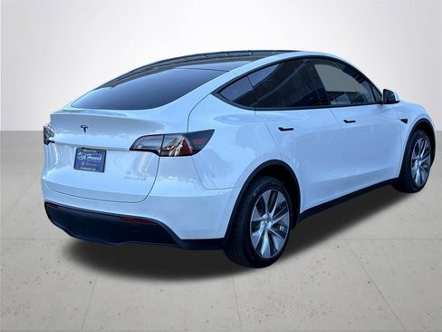Used 2022 Tesla Model Y Long Range image 6