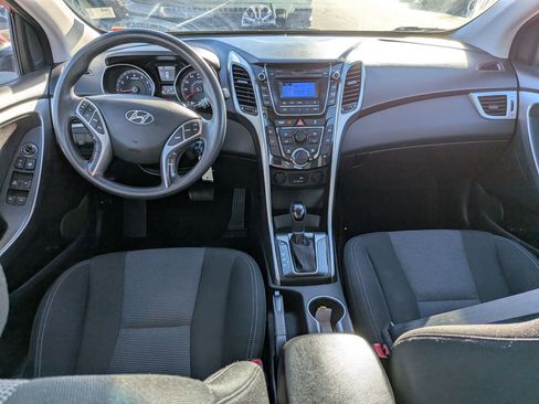 Used 2017 Hyundai Elantra GT image 25