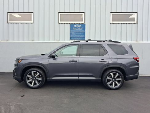 Used 2023 Honda Pilot Touring image 2