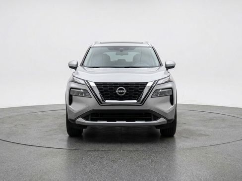 Used 2025 Nissan Rogue SV FWD image 2
