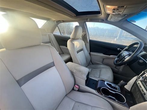 Used 2014 Toyota Camry XLE image 11