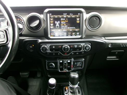 Used 2022 Jeep Wrangler Unlimited Sport AWD/4WD image 14