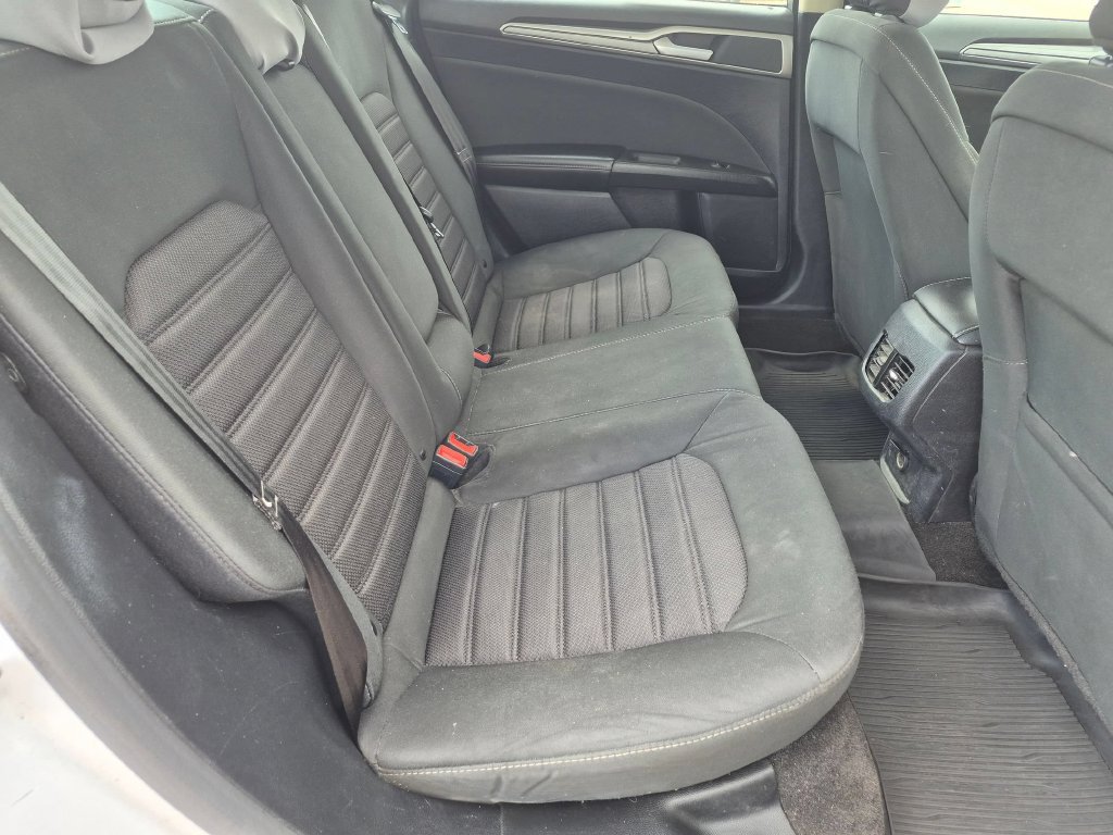 Used 2020 Ford Fusion SE FWD image 27