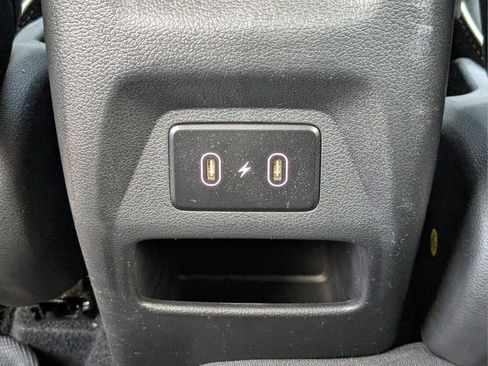 Certified 2025 Hyundai Venue Limited FWD image 16