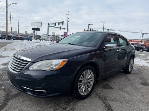 Used 2012 Chrysler 200 Limited image 3