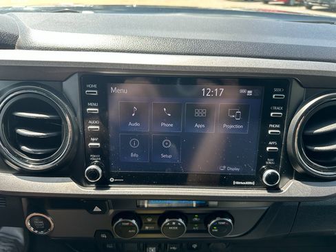 Used 2022 Toyota Tacoma TRD Off-Road image 12