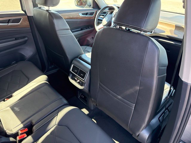 Used 2025 Volkswagen Atlas SE FWD image 17