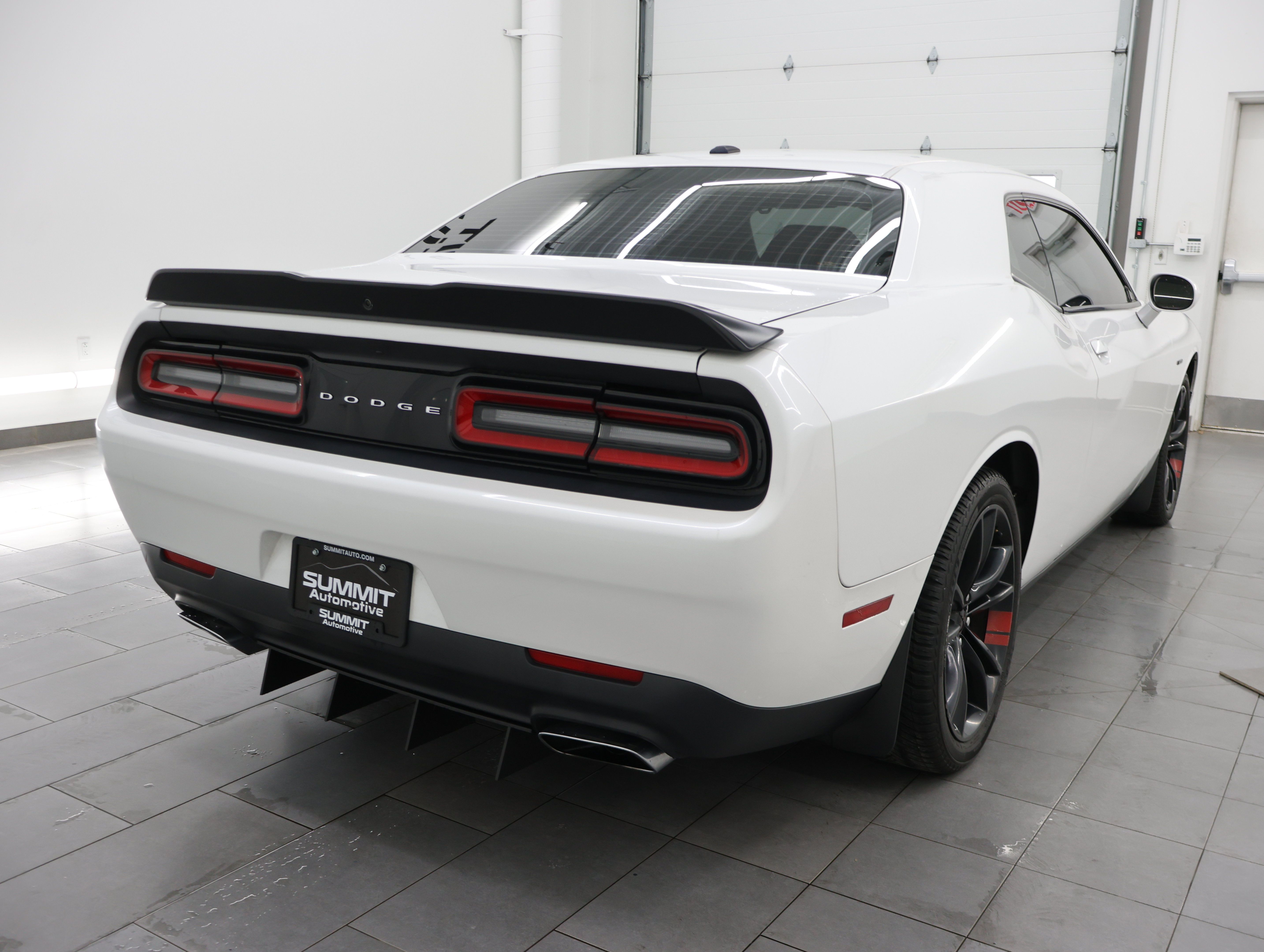 Used 2016 Dodge Challenger R/T w/ Blacktop Package RWD image 4