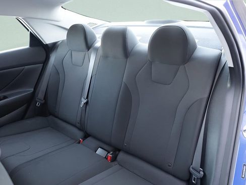 Used 2021 Hyundai Elantra SE image 21